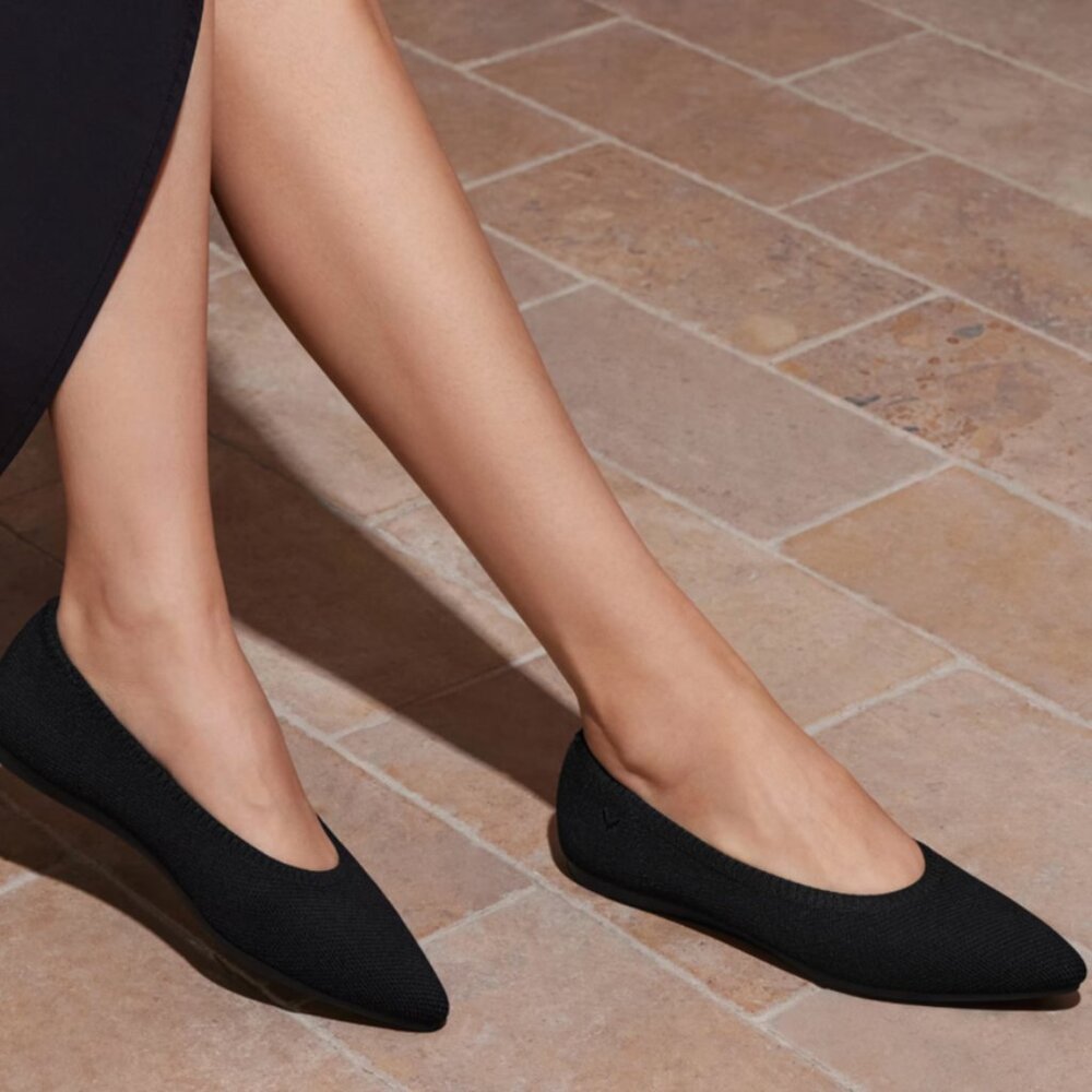 Vivaia Black Pointed-Toe Ballet Flats (Aria 5°)